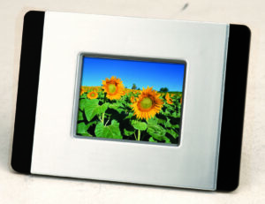 2.4" DIGITAL PHOTO FRAME