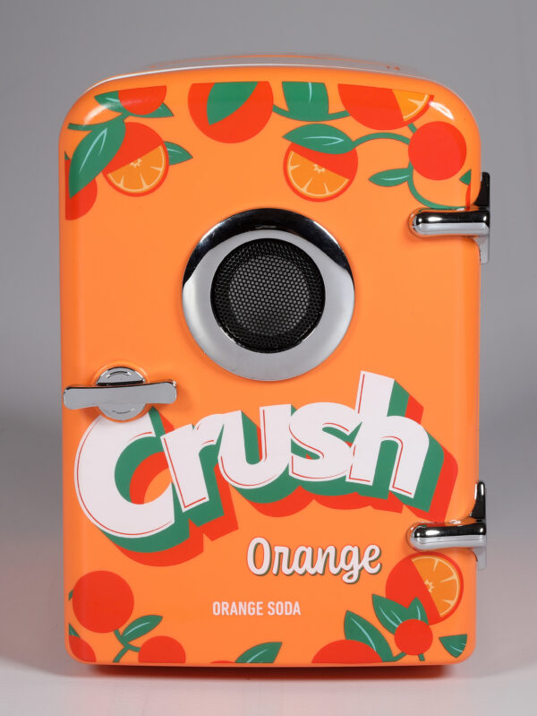 9 CAN MINI RETRO BEVERAGE FRIDGE/BLUETOOTH SPEAKER